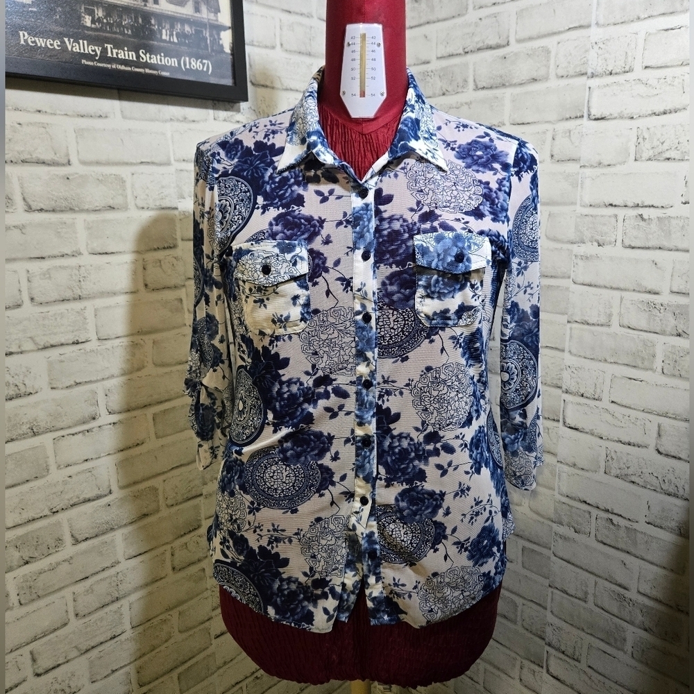 Eden & Olivia Button-up Blouse White Blue Floral. Sz M, Sheer, Casual